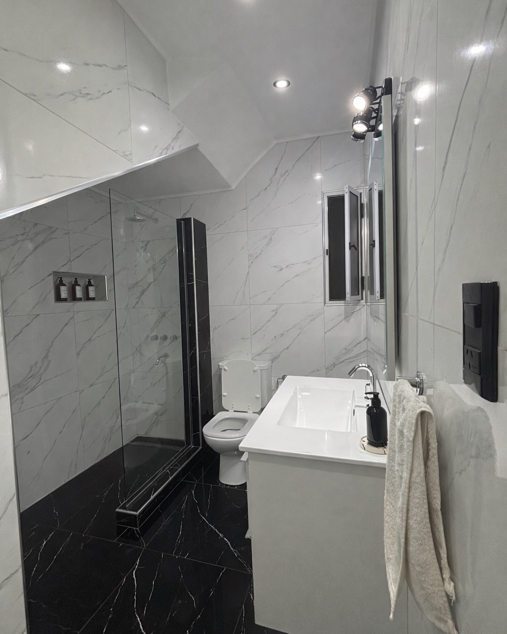 Carlos Fiorito 526, de Piñeiro, Partido de Avellan, Argentina, 3 Habitaciones Habitaciones, ,1 BañoBathrooms,Departamento,En Venta,Carlos Fiorito 526, de Piñeiro, Partido de Avellan,1156